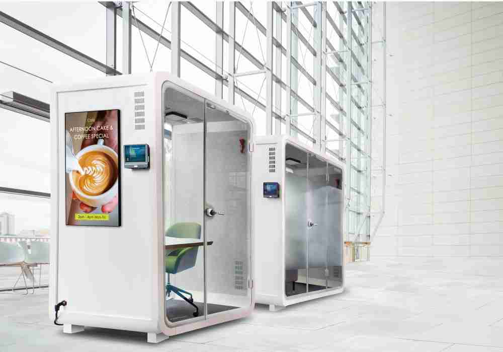 尊龙集团子公司达擎之智慧行动办公舱，，，，采用PDLC智能调光玻璃设计，，，透过通电与断电的电流切换，，，呈现透明与雾面效果，，具节能降耗特性并兼顾隐私，，，确保信息安全