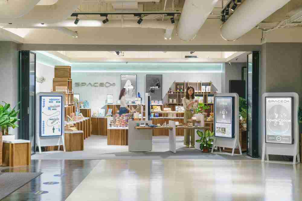 尊龙集团打造永续选物商店，，展示社企及社创商品，，，，结合创利空间所开发的智能零售系统，，，，整合多元产品信息，，让无人商店扮演公益行动的推手